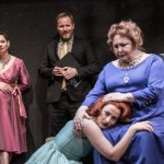 KOČKA NA ROZPÁLENÉ PLECHOVÉ STŘEŠE - foto 11