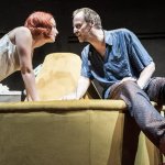 KOČKA NA ROZPÁLENÉ PLECHOVÉ STŘEŠE - foto 4